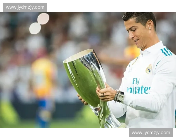 欧冠赛场之王C罗再现传奇荣耀引领球队追逐巅峰梦想 欧冠赛场之王C罗再现传奇荣耀引领球队追逐巅峰梦想